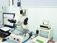 Toolmaker's microscope